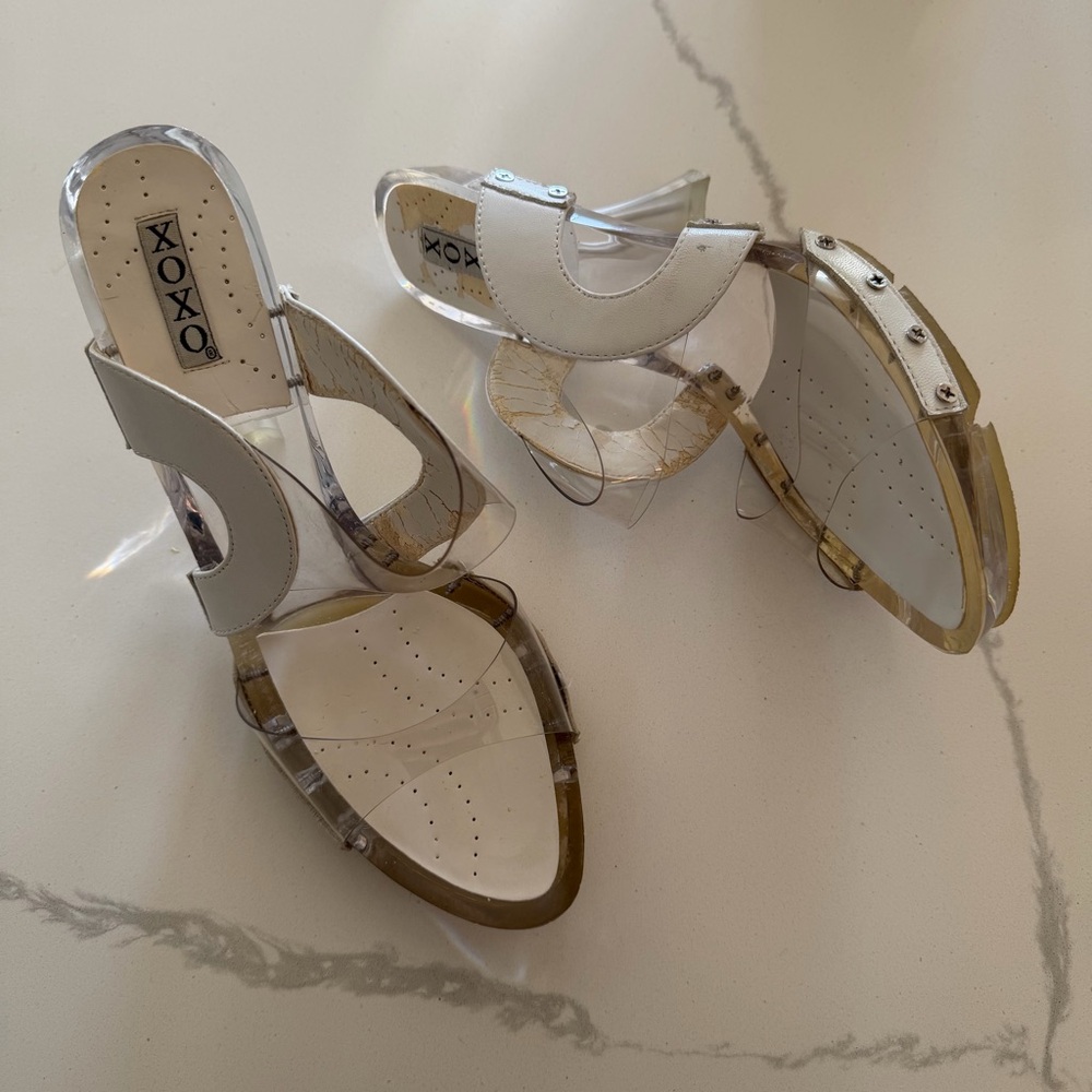VINTAGE XOXO Y2K lucite heels